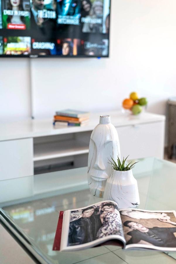 Glorious Renovated Apartment On Top Of The Beach Tel Aviv Ngoại thất bức ảnh