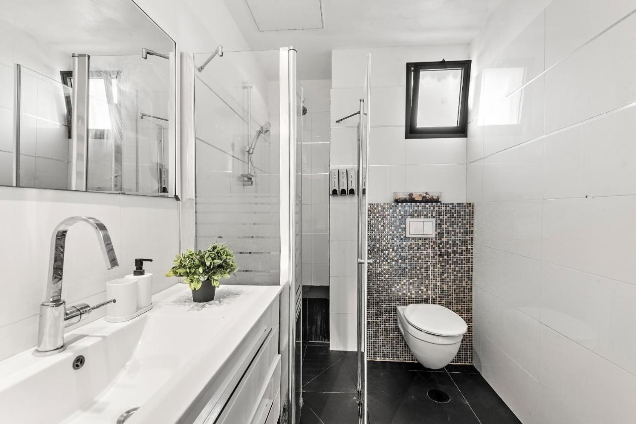 Glorious Renovated Apartment On Top Of The Beach Tel Aviv Ngoại thất bức ảnh